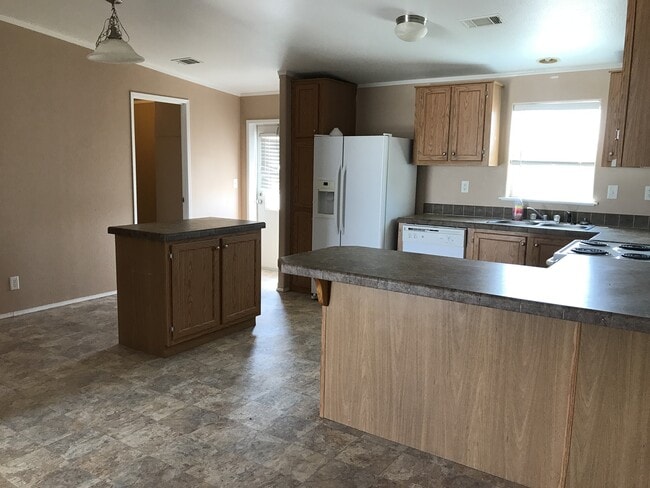 Building Photo - Fully Furnished Nice 3BR/2BA Home