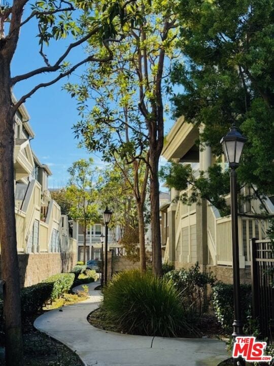 Building Photo - 1800 Oak St