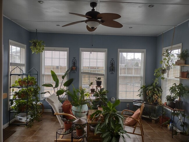 Building Photo - Outstanding FIVE Bedroom Home in Northeast Columbia!