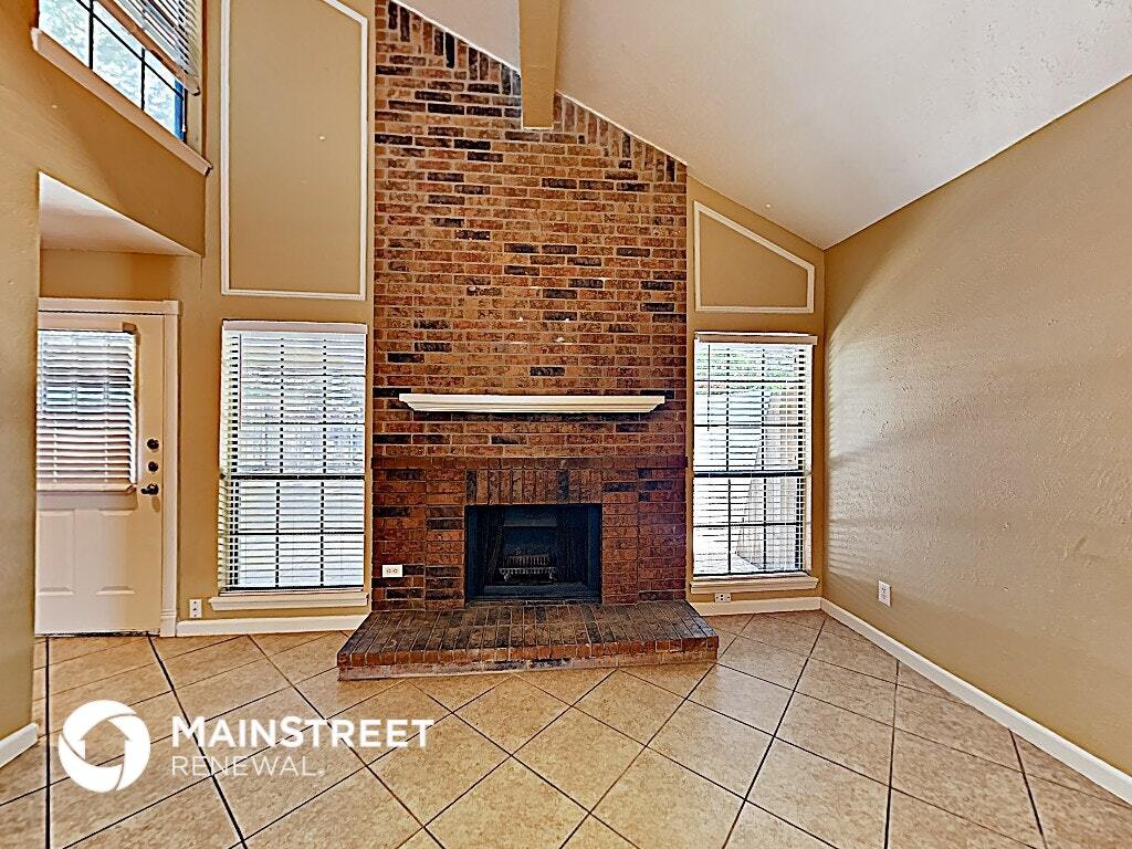 Building Photo - 2425 Sutton Dr