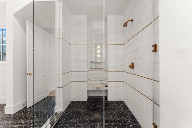 Building Photo - 2530 Stanmore Dr