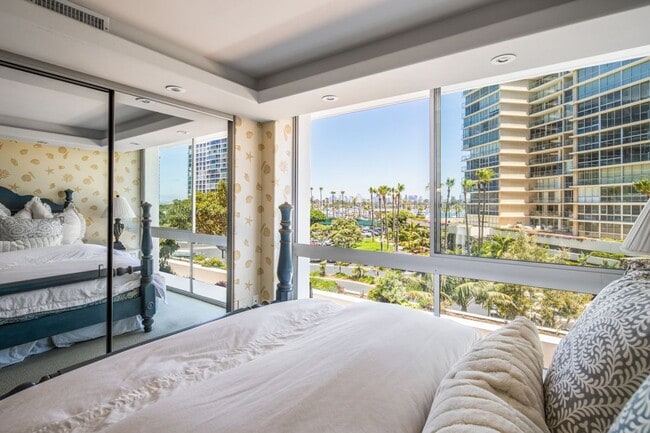 Building Photo - 1760 Avenida Del Mundo