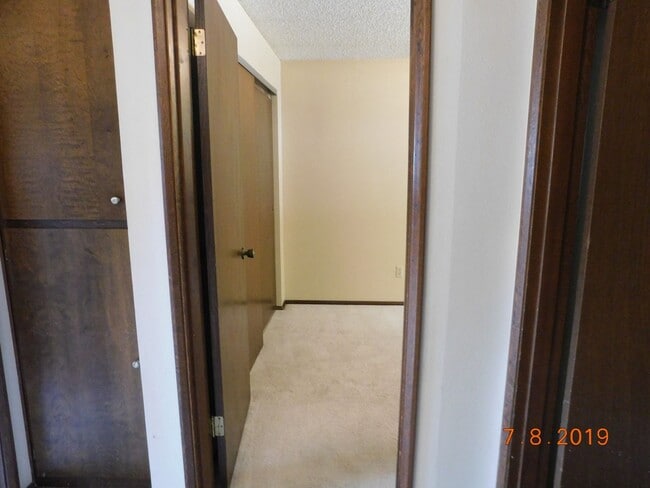 Building Photo - Beautiful 2 Bedrrom, 1.5 Bathroom Condo