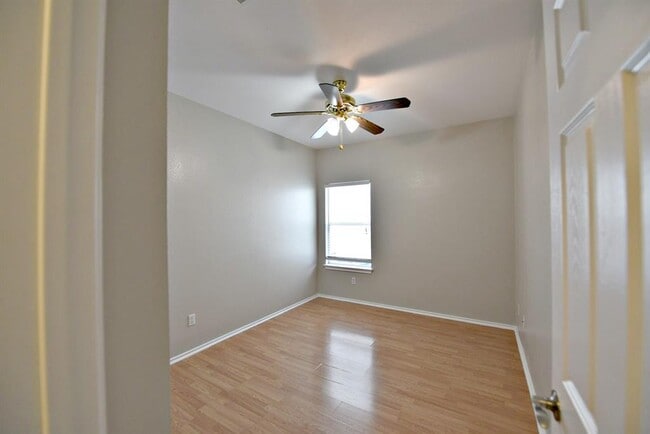 Building Photo - 2106 Charlotte Estates Dr