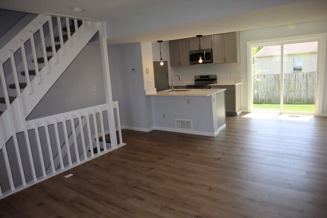 Building Photo - 4963 Singleton Dr