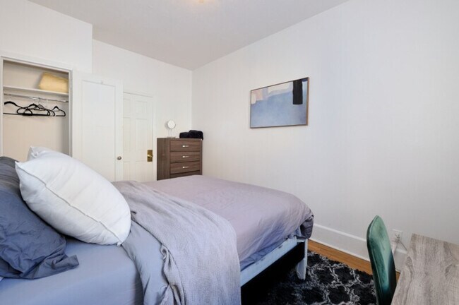 Building Photo - 708 9th Ave