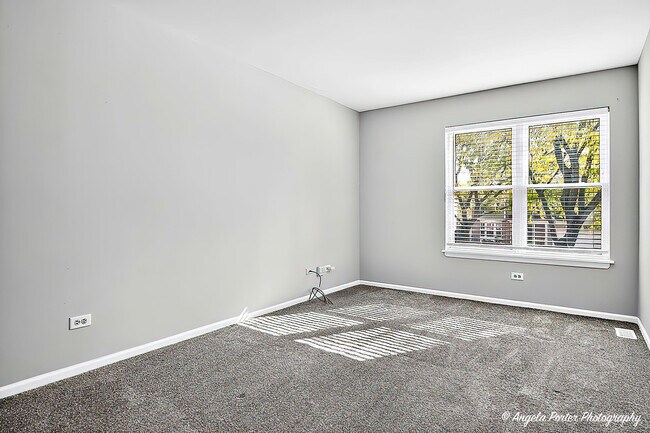 Building Photo - 1161 Hampton Ln