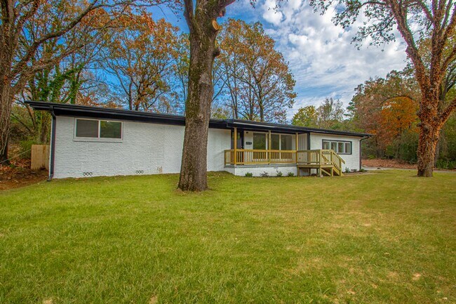 Building Photo - Large Open-Concept 4 Bedroom with Stunning Pond Views!