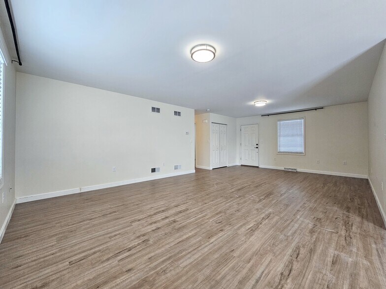 Building Photo - 13 Overlook Ln