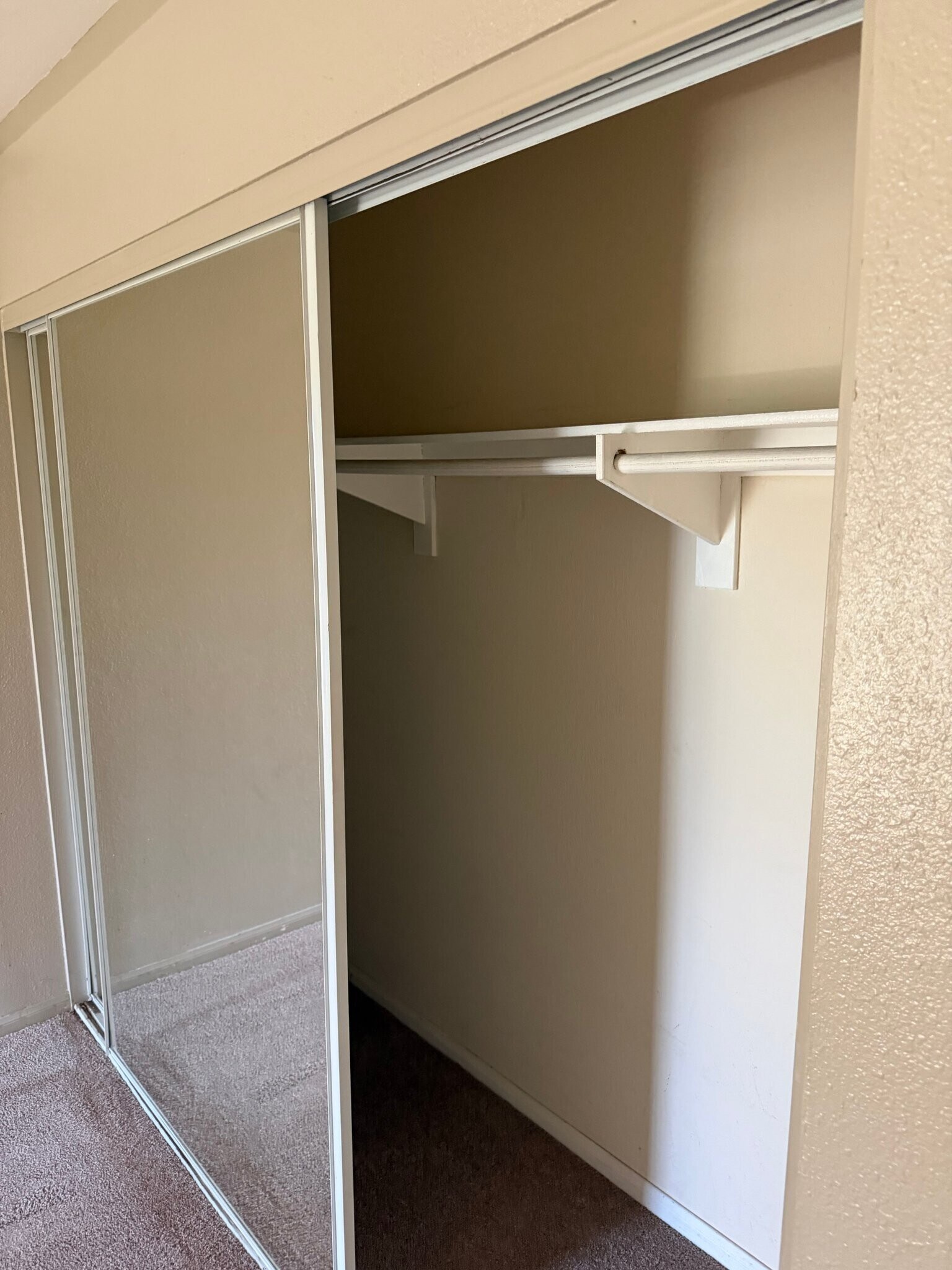 Building Photo - 467 Ballantyne St