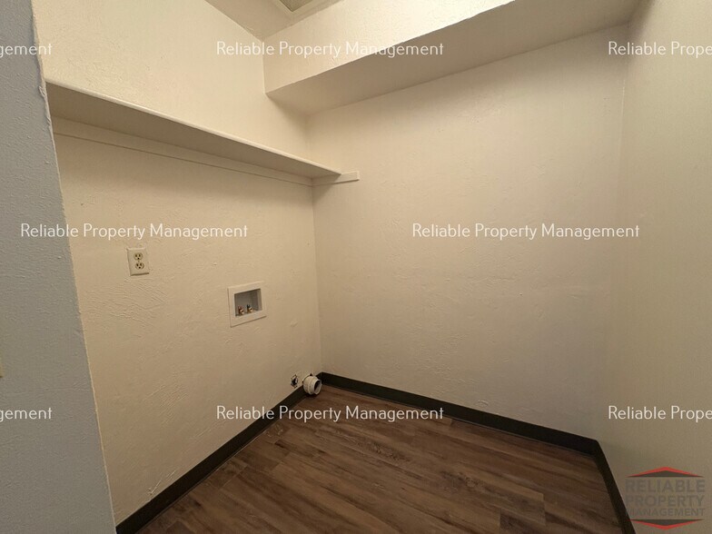 Building Photo - 2114 Meppen Dr