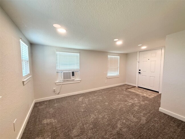 Building Photo - 738 Caisson St