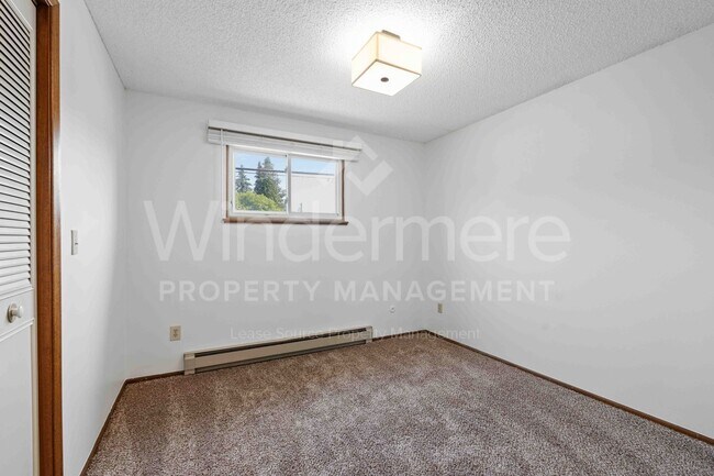 Building Photo - 906 S McDonald Rd