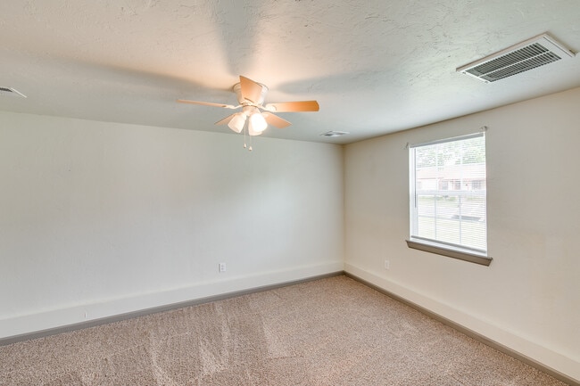 Building Photo - 2408 NW 40th St