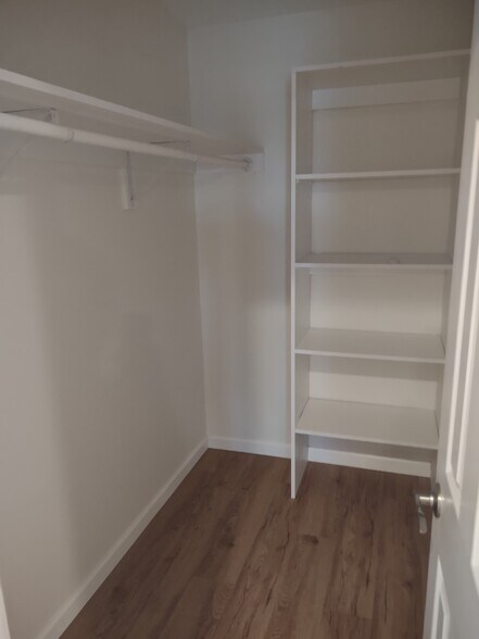 Building Photo - 512 De Soto Dr
