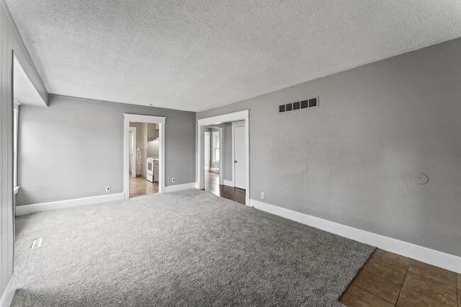 Building Photo - COMING SOON!! Charming 2-Bedroom Haven in Kansas City Northland!