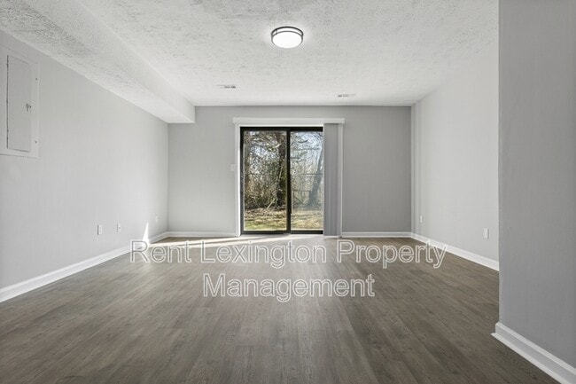 Building Photo - 1649 Foxhaven Dr