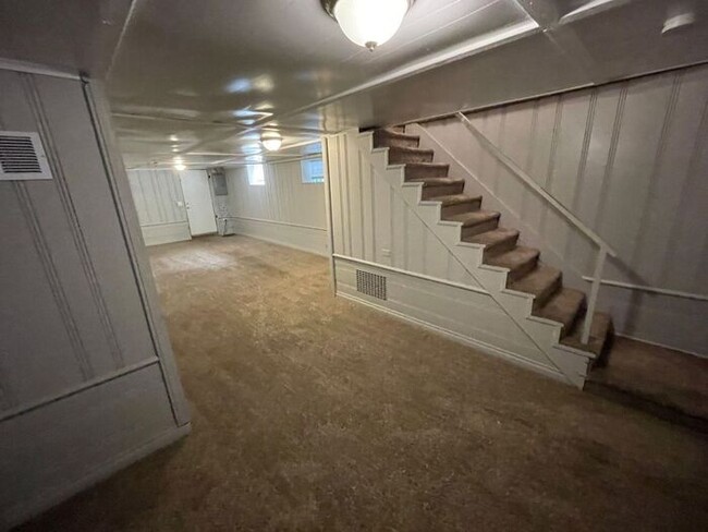 Building Photo - Charming 3 bedroom, 1.5 bathroom home in I...