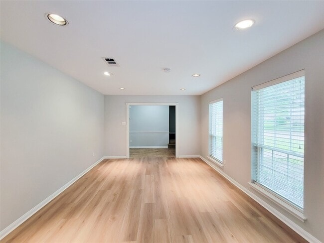 Building Photo - 13406 Glen Erica Dr