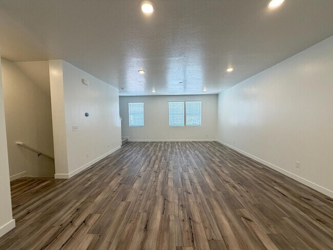 Building Photo - 496 S 1140 W