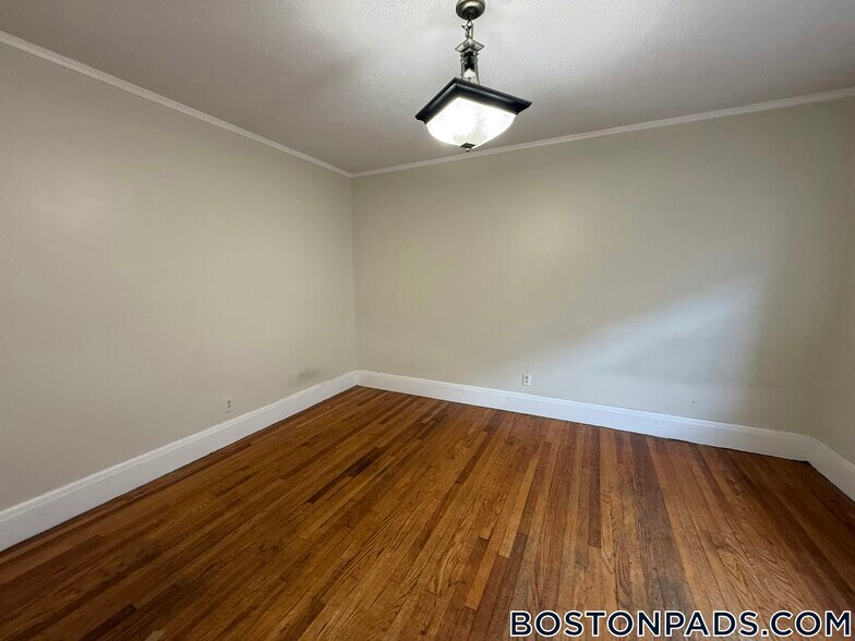 Building Photo - 349 Pleasant St