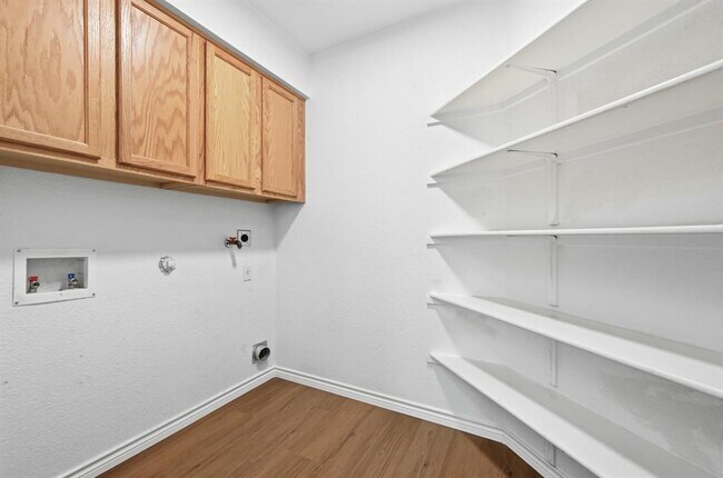 Building Photo - 10317 Huxley St