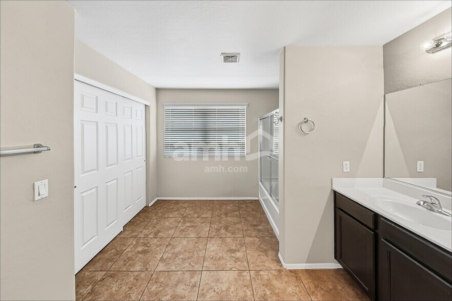 Building Photo - 894 S Annie Ln