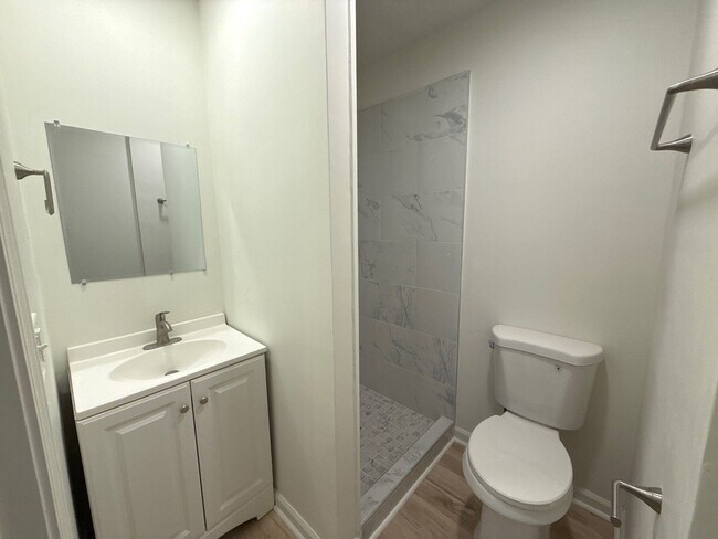 Building Photo - 5805 Blueridge Dr