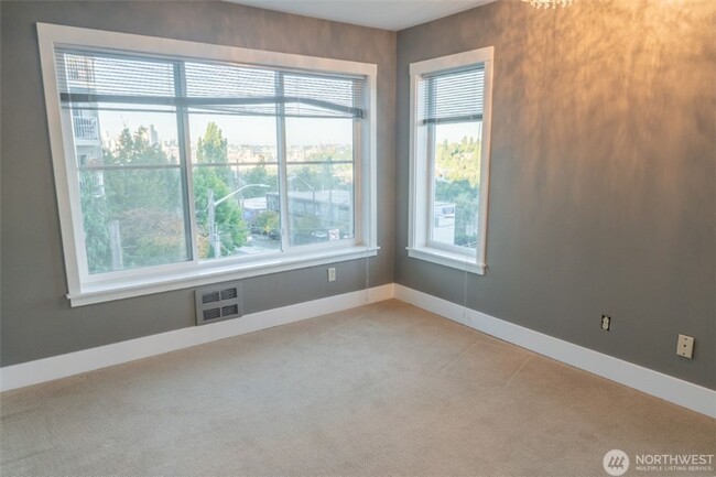 Building Photo - 2Bd/2Ba Seattle Condo