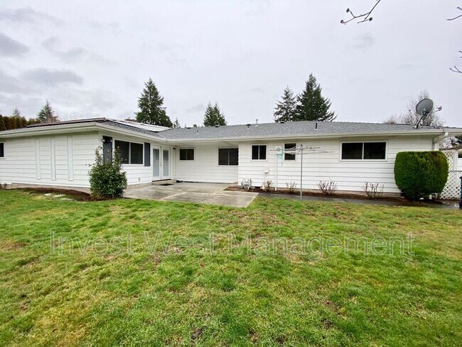 Building Photo - 6224 NW Dogwood Dr