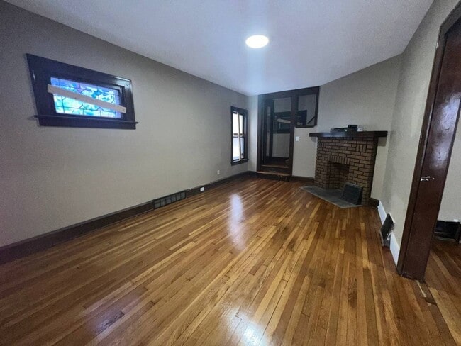 Building Photo - Bright, Beautiful  Single Family Move-In Ready | Section 8 and EDEN welcomed