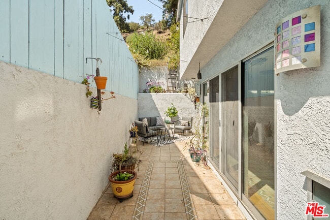 Building Photo - 8781 Lookout Mountain Ave