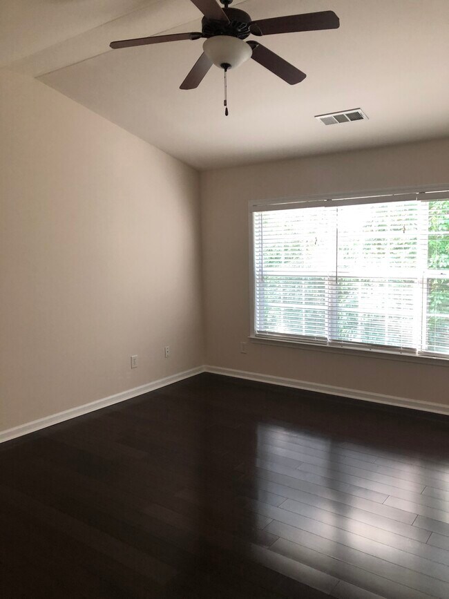 Building Photo - 908 Wendlebury Ct