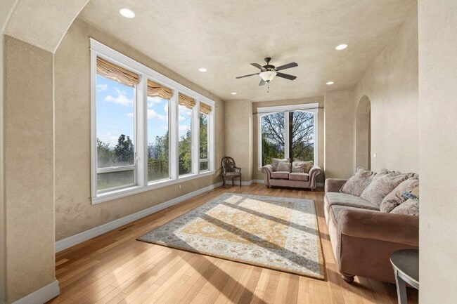 Building Photo - 5BED 4BATH - Beautiful Home with a Gorgeous View