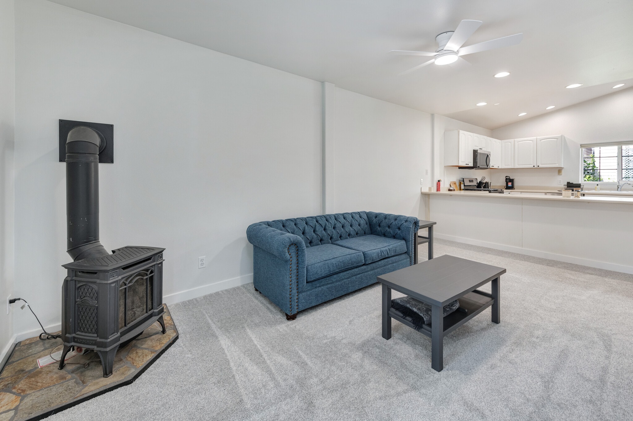 Building Photo - 438 S Ella Ave