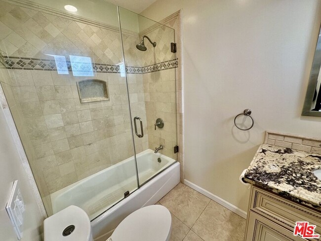 Building Photo - 128 S Swall Dr