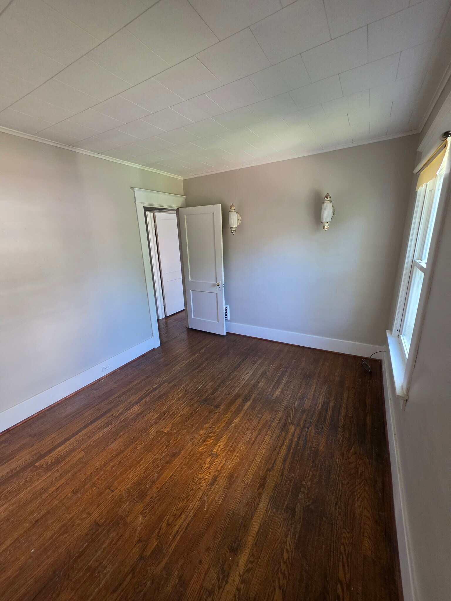 Building Photo - 339 Crestwood Ave