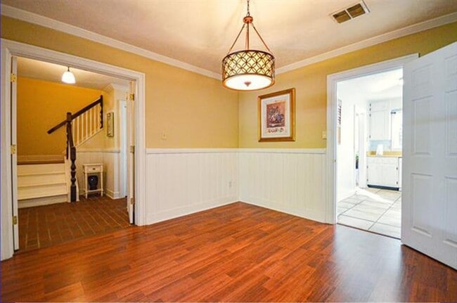 Building Photo - 980 Marys Dr