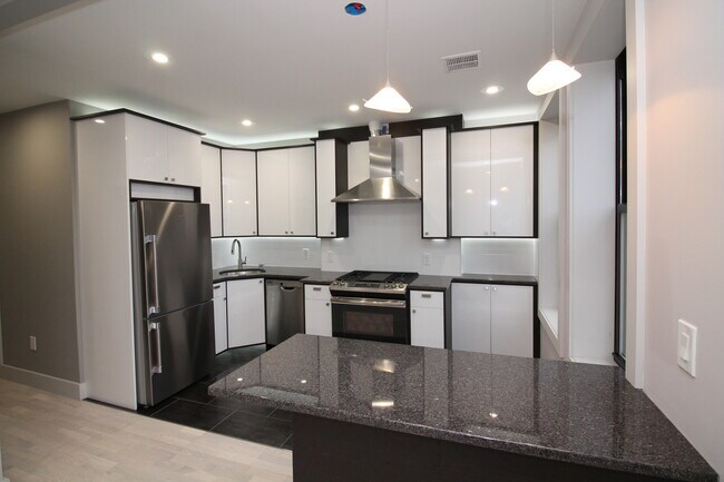 Building Photo - 21 65th St