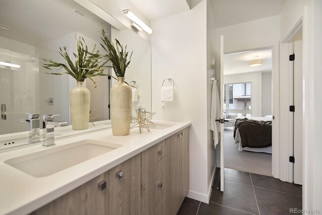 Building Photo - You’ll fall in LOVE with the VIEW! Convenient Location!