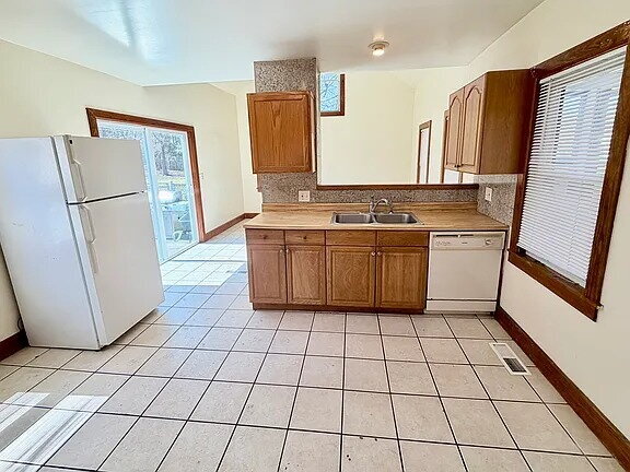 Building Photo - Single family colonial home in Wilbraham
