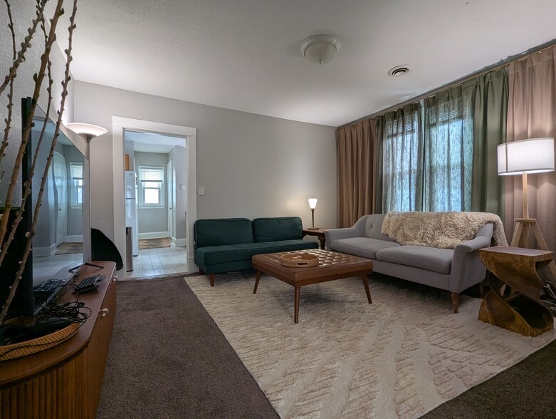 Building Photo - 732 Case Ave