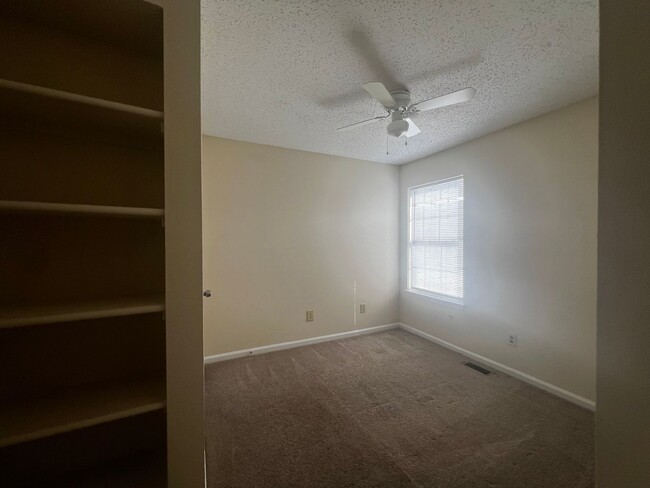 Building Photo - Townhome For Rent In Virginia Beach