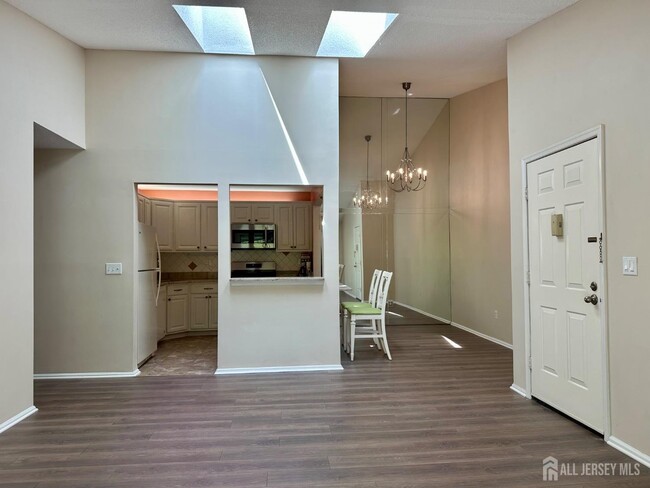 Building Photo - 319 Bromley Pl