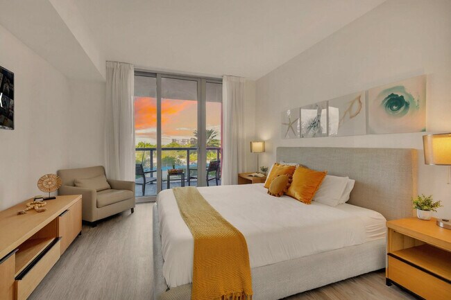 Building Photo - 2602 E Hallandale Beach Blvd