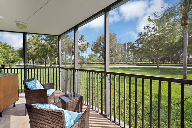 Building Photo - 3101 N Country Club Dr