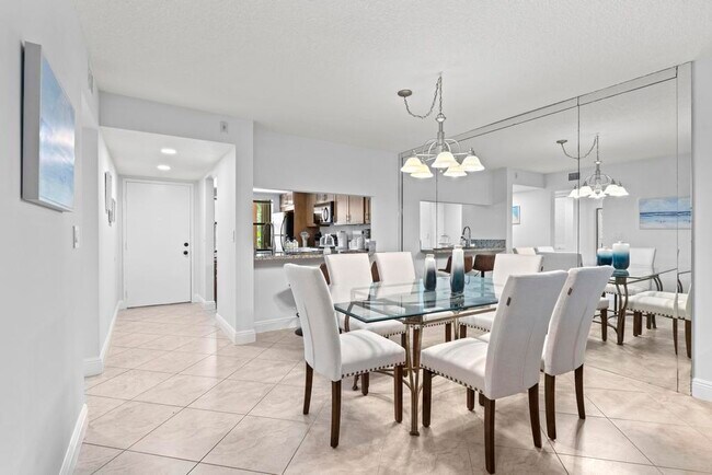 Building Photo - 600 Egret Cir