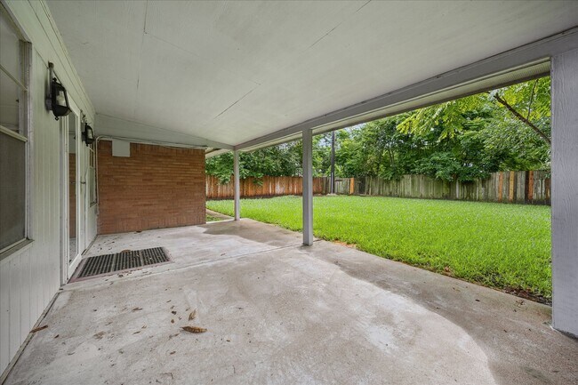 Building Photo - 4029 McDermed Dr