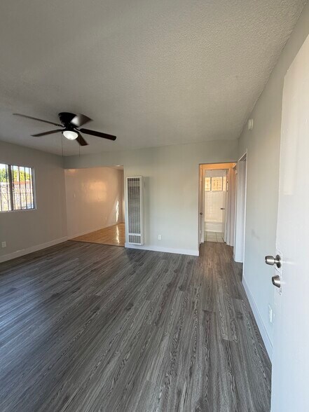 Building Photo - 7822 S Western Ave