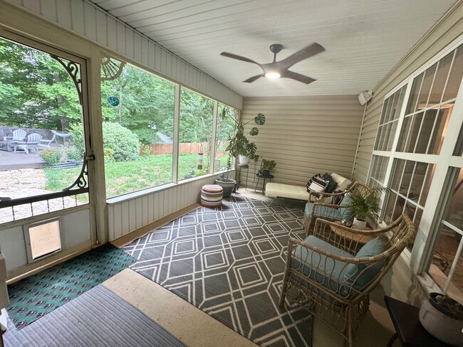 Building Photo - 1430 Deer Forest Dr